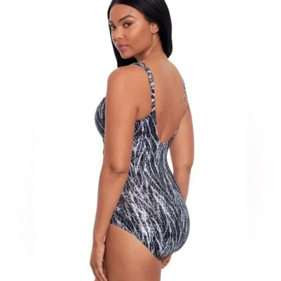 Miraclesuit Metallic Silver Chevron Python Siren OnePiece Swimsuit Size 8 NWT - Picture 3 of 14
